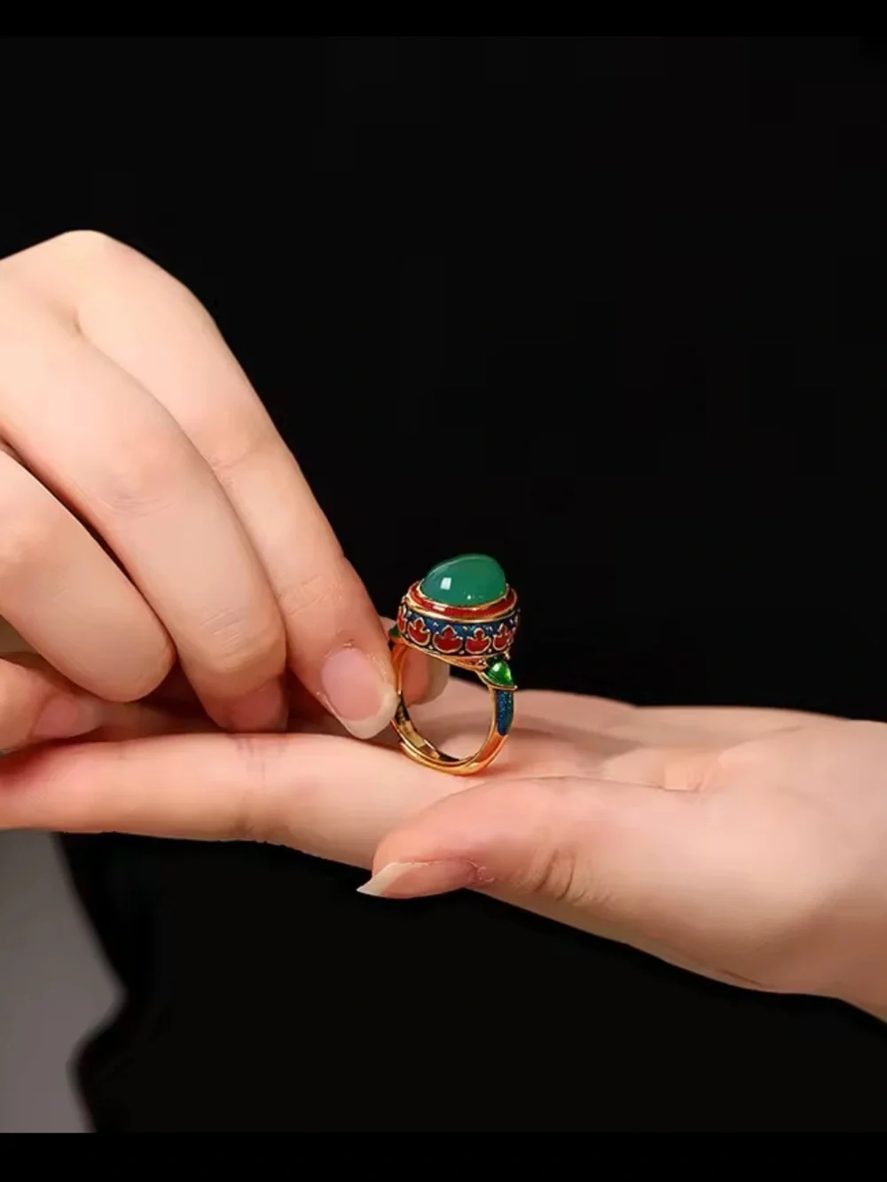 Vintage Imperial Green Agate Enamel Ring